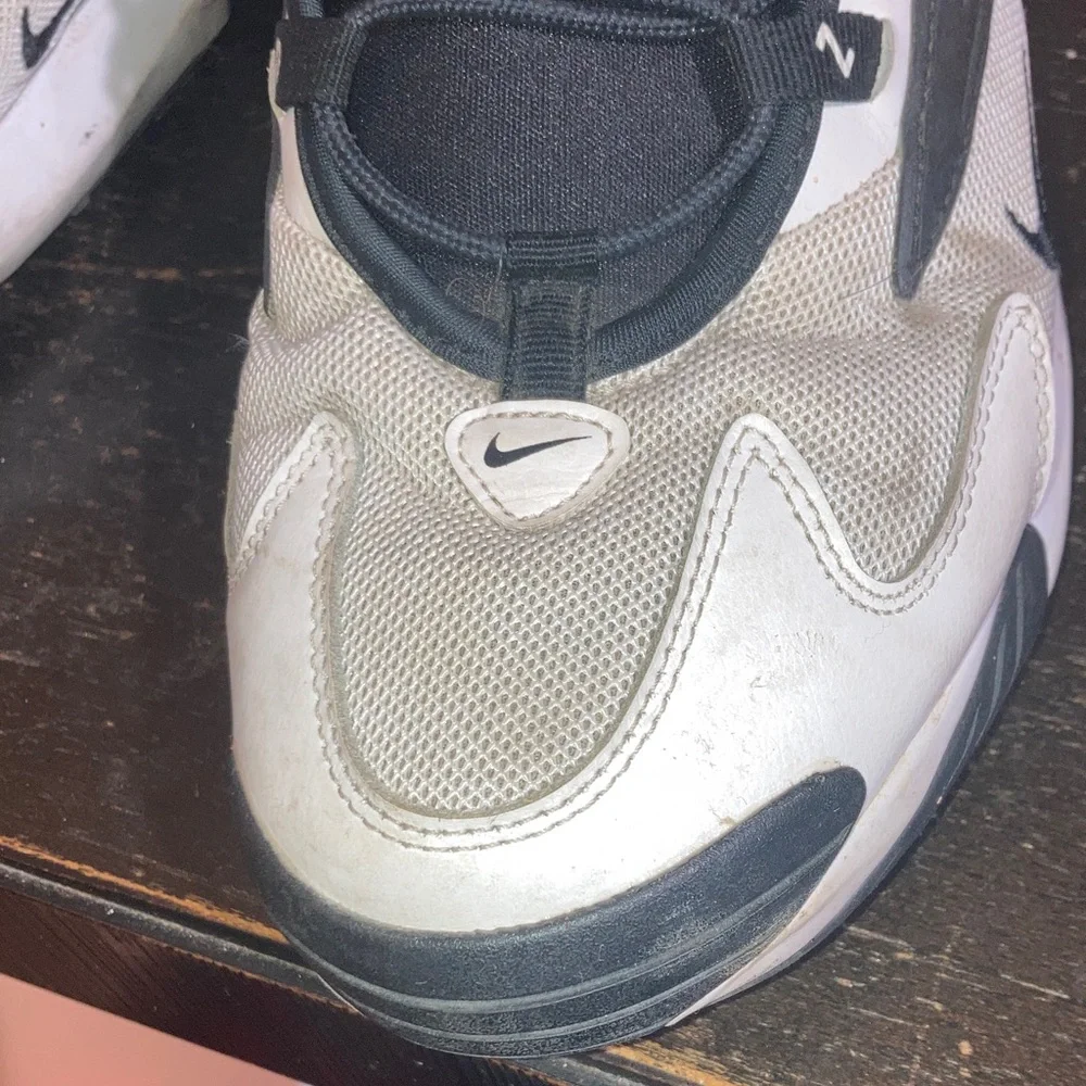 Nike Zoom Men's Black and White Sneakers - Picture 7 of 13